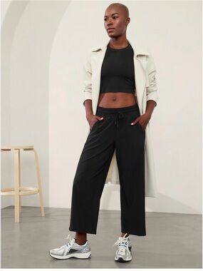 Athleta Avenue Wide Leg Crop Pants, Black, Size 6P